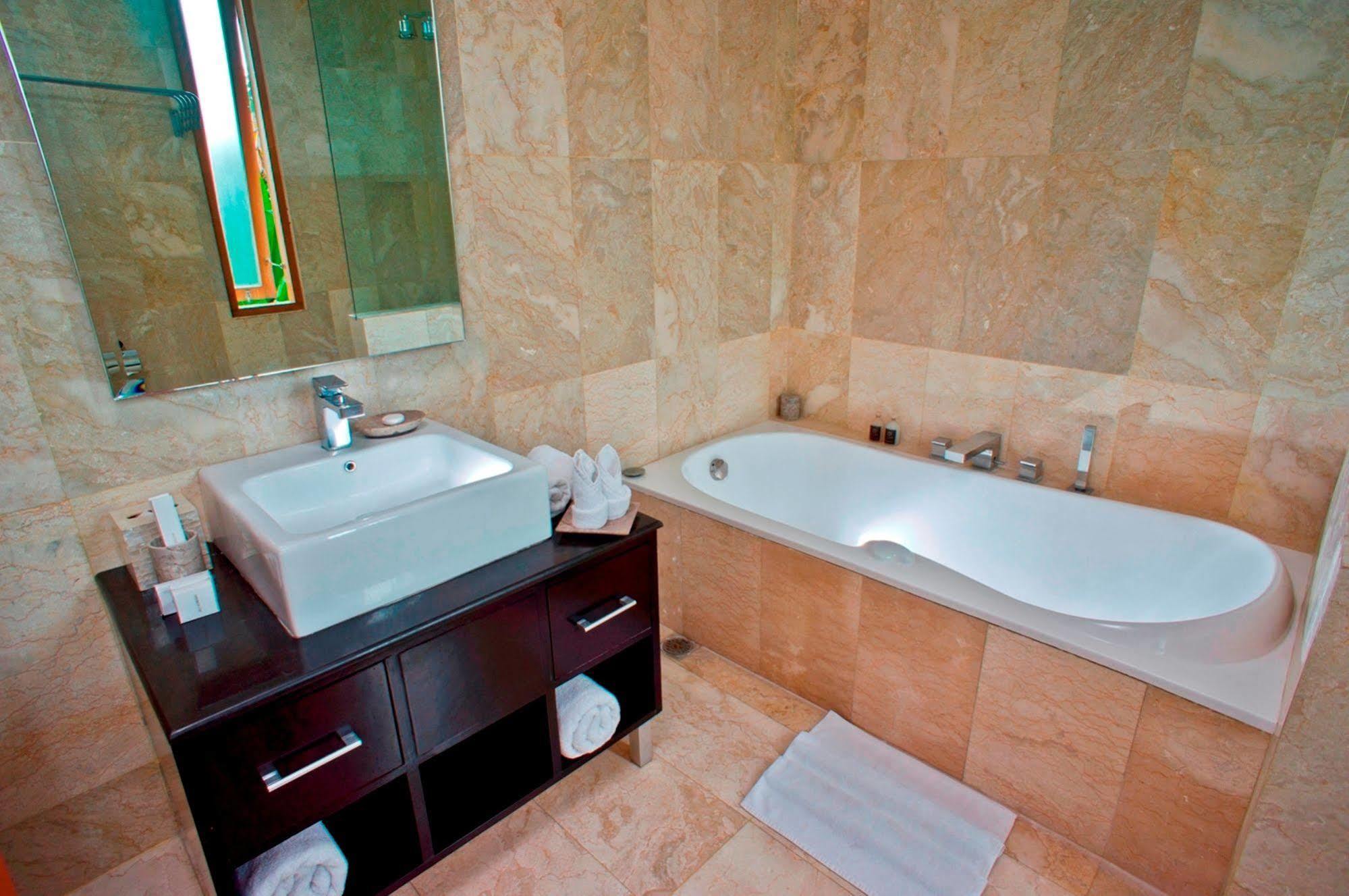 Villa Travis Seminyak  Bagian luar foto